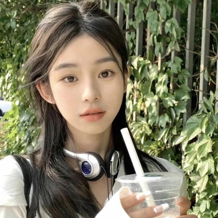 背背篓的网球少年