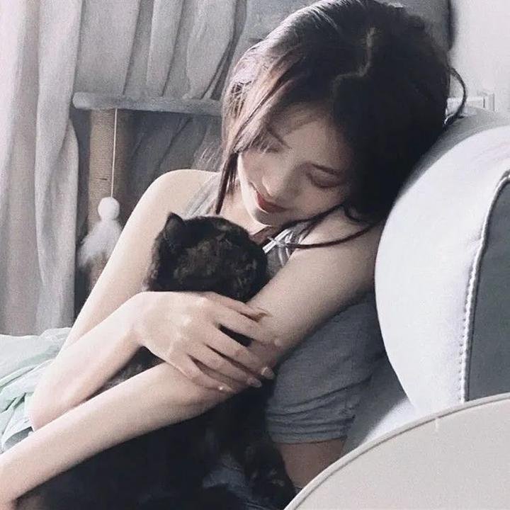 照片里的伴娘
